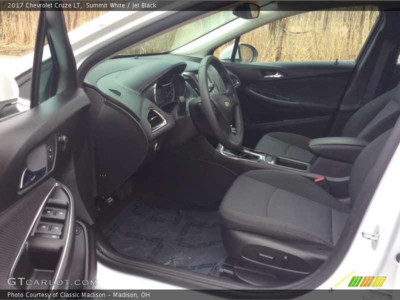 Summit White / Jet Black 2017 Chevrolet Cruze LT