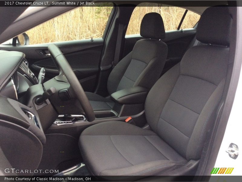 Summit White / Jet Black 2017 Chevrolet Cruze LT