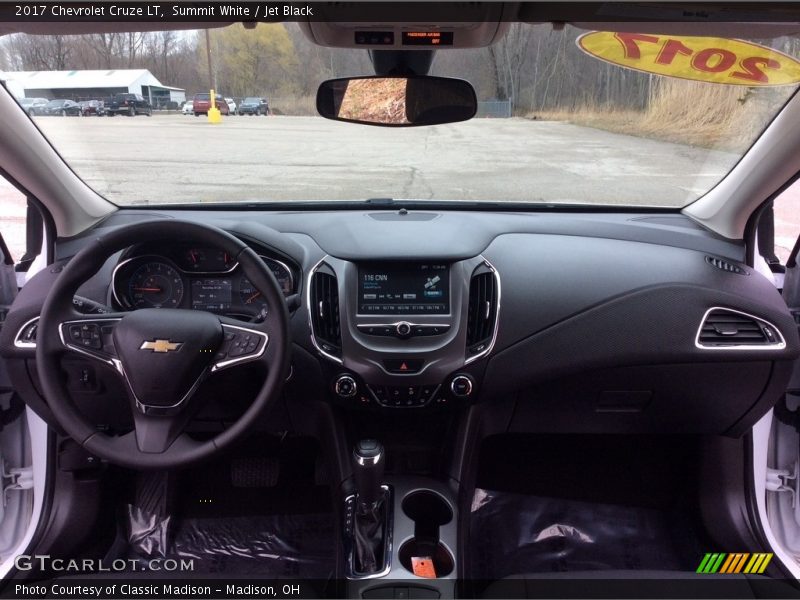 Summit White / Jet Black 2017 Chevrolet Cruze LT