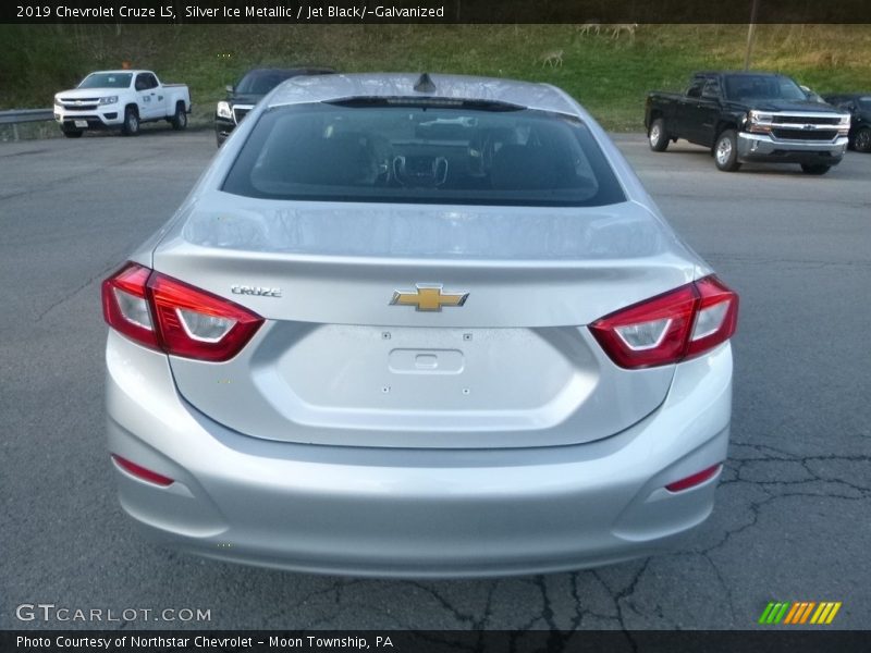 Silver Ice Metallic / Jet Black/­Galvanized 2019 Chevrolet Cruze LS