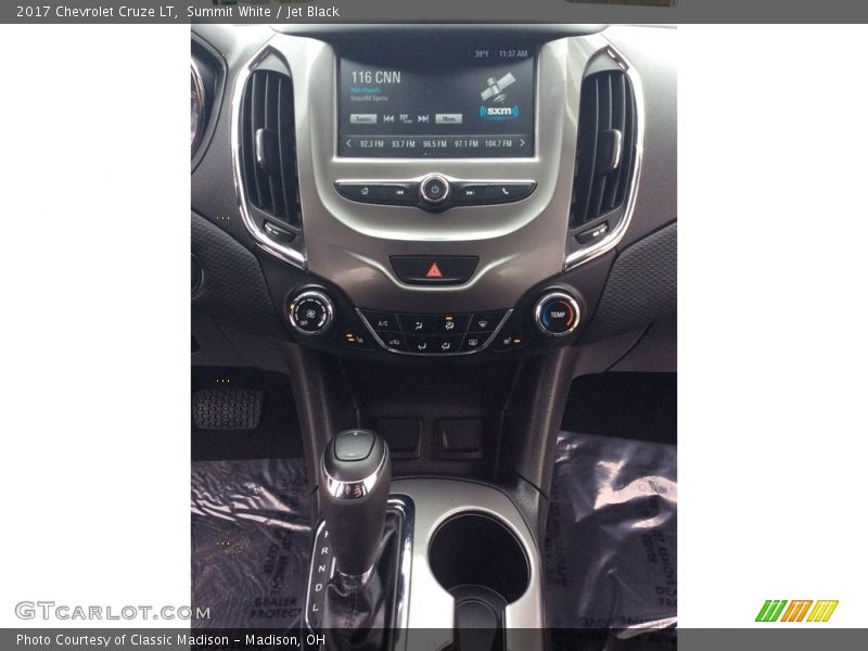 Summit White / Jet Black 2017 Chevrolet Cruze LT
