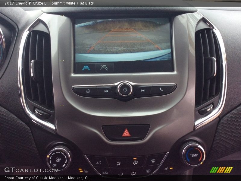 Summit White / Jet Black 2017 Chevrolet Cruze LT