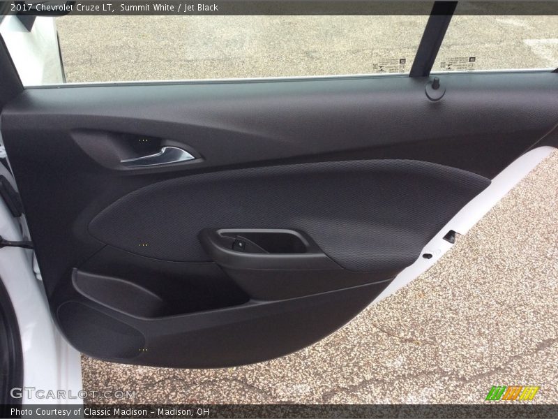 Summit White / Jet Black 2017 Chevrolet Cruze LT