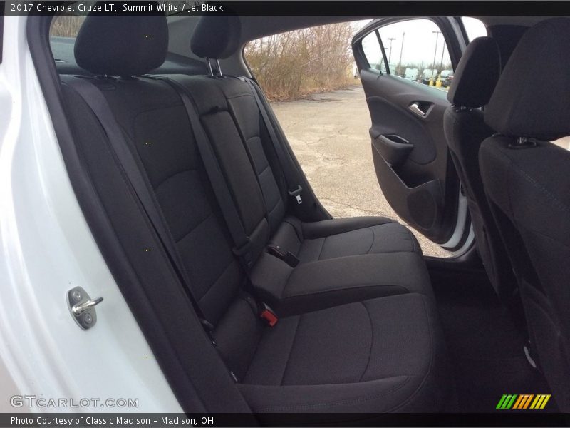 Summit White / Jet Black 2017 Chevrolet Cruze LT