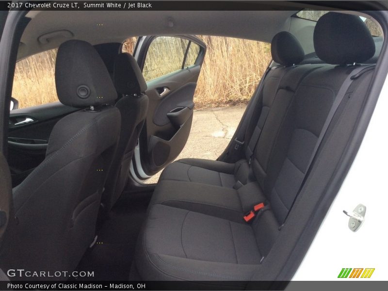 Summit White / Jet Black 2017 Chevrolet Cruze LT