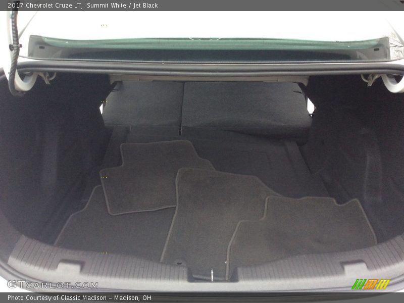 Summit White / Jet Black 2017 Chevrolet Cruze LT