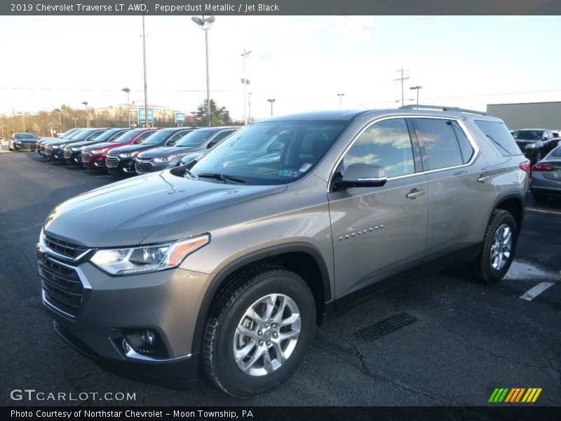 Pepperdust Metallic / Jet Black 2019 Chevrolet Traverse LT AWD