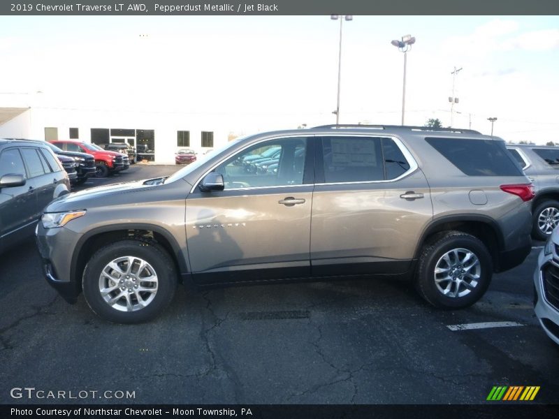 Pepperdust Metallic / Jet Black 2019 Chevrolet Traverse LT AWD