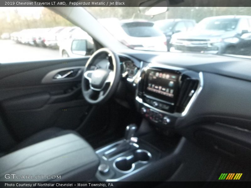 Pepperdust Metallic / Jet Black 2019 Chevrolet Traverse LT AWD