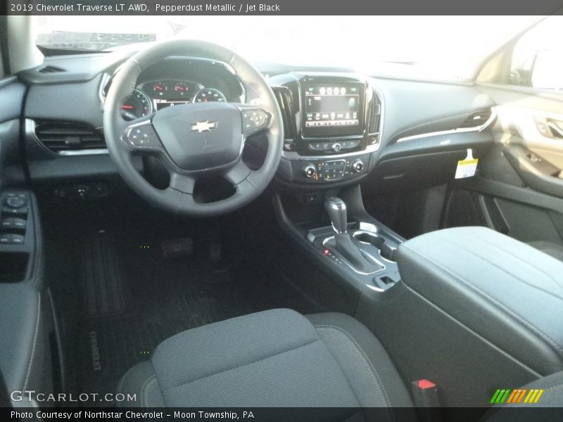 Pepperdust Metallic / Jet Black 2019 Chevrolet Traverse LT AWD