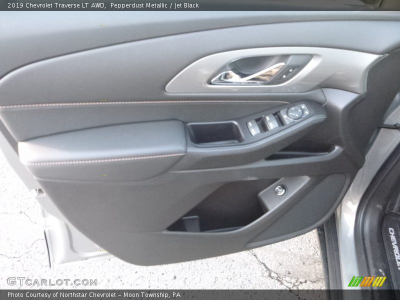 Pepperdust Metallic / Jet Black 2019 Chevrolet Traverse LT AWD