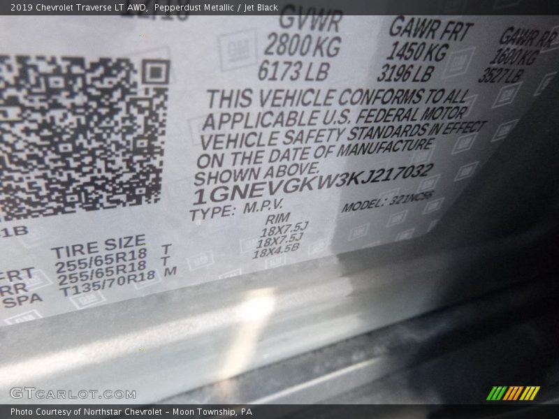 Pepperdust Metallic / Jet Black 2019 Chevrolet Traverse LT AWD