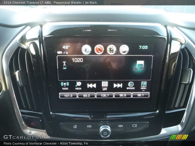 Pepperdust Metallic / Jet Black 2019 Chevrolet Traverse LT AWD