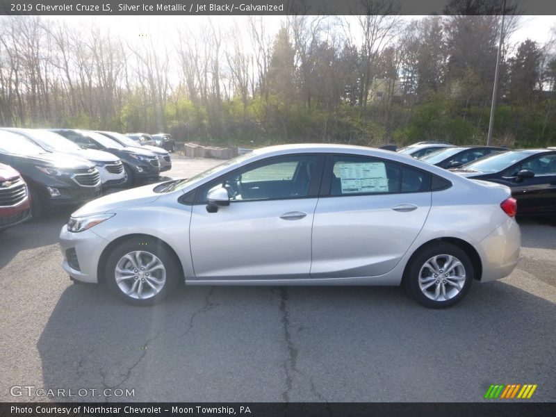 Silver Ice Metallic / Jet Black/­Galvanized 2019 Chevrolet Cruze LS