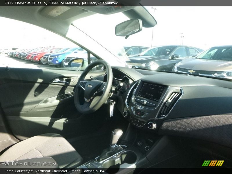 Silver Ice Metallic / Jet Black/­Galvanized 2019 Chevrolet Cruze LS