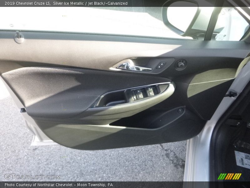 Silver Ice Metallic / Jet Black/­Galvanized 2019 Chevrolet Cruze LS