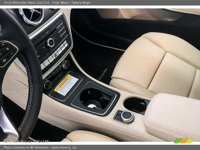 Polar White / Sahara Beige 2019 Mercedes-Benz GLA 250