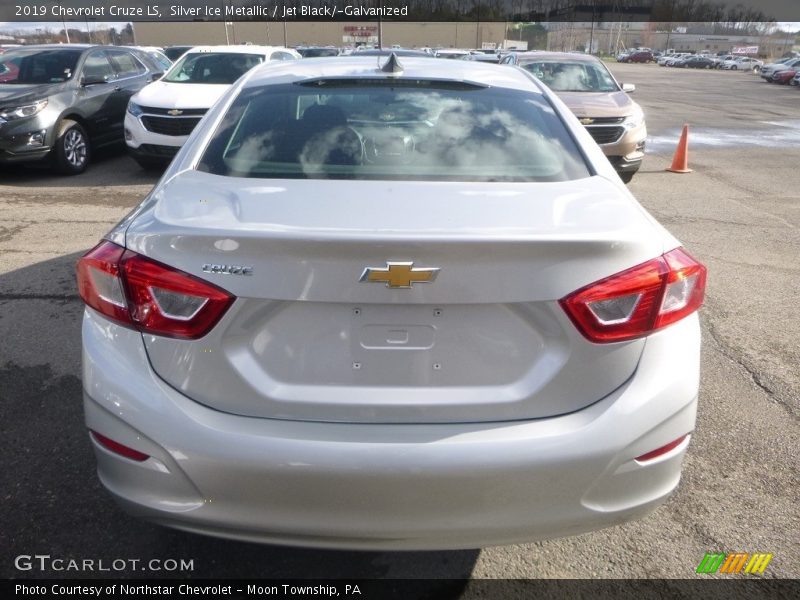 Silver Ice Metallic / Jet Black/­Galvanized 2019 Chevrolet Cruze LS