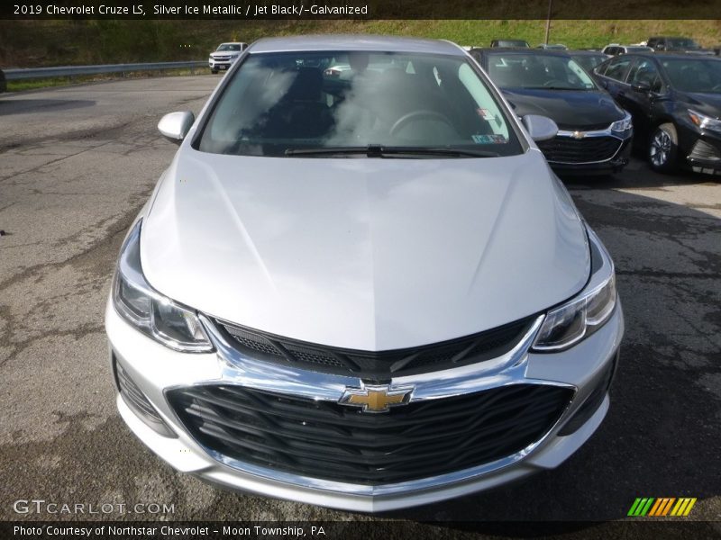 Silver Ice Metallic / Jet Black/­Galvanized 2019 Chevrolet Cruze LS