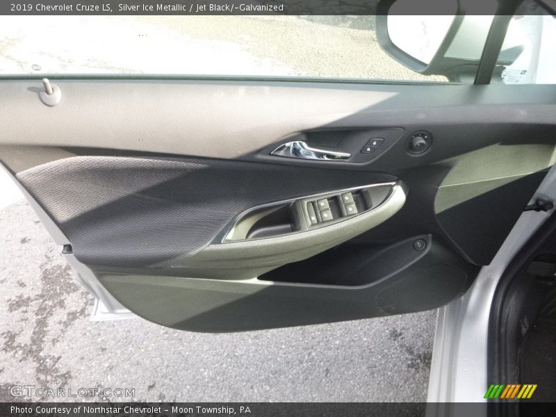 Silver Ice Metallic / Jet Black/­Galvanized 2019 Chevrolet Cruze LS