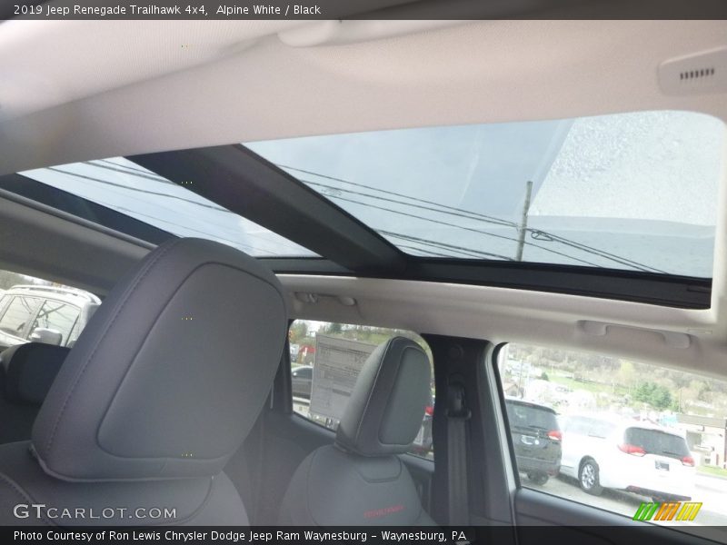 Alpine White / Black 2019 Jeep Renegade Trailhawk 4x4