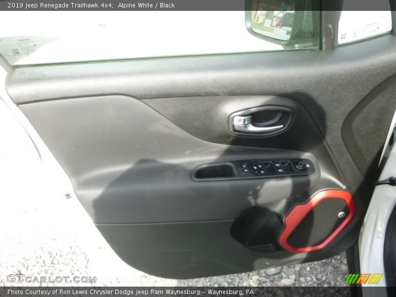 Alpine White / Black 2019 Jeep Renegade Trailhawk 4x4