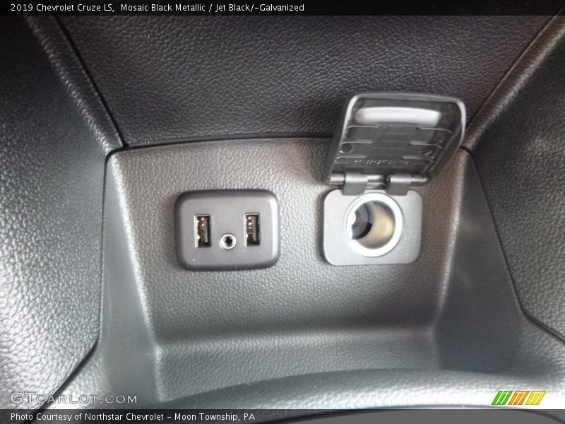 Mosaic Black Metallic / Jet Black/­Galvanized 2019 Chevrolet Cruze LS