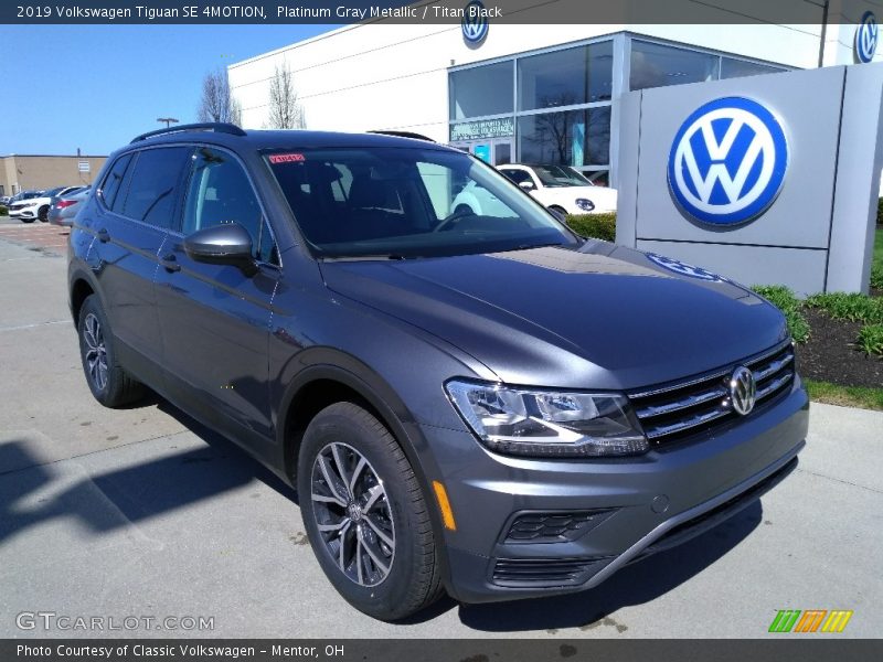 Platinum Gray Metallic / Titan Black 2019 Volkswagen Tiguan SE 4MOTION