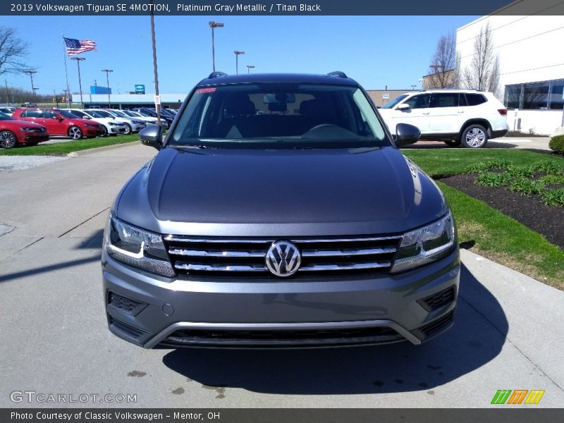 Platinum Gray Metallic / Titan Black 2019 Volkswagen Tiguan SE 4MOTION