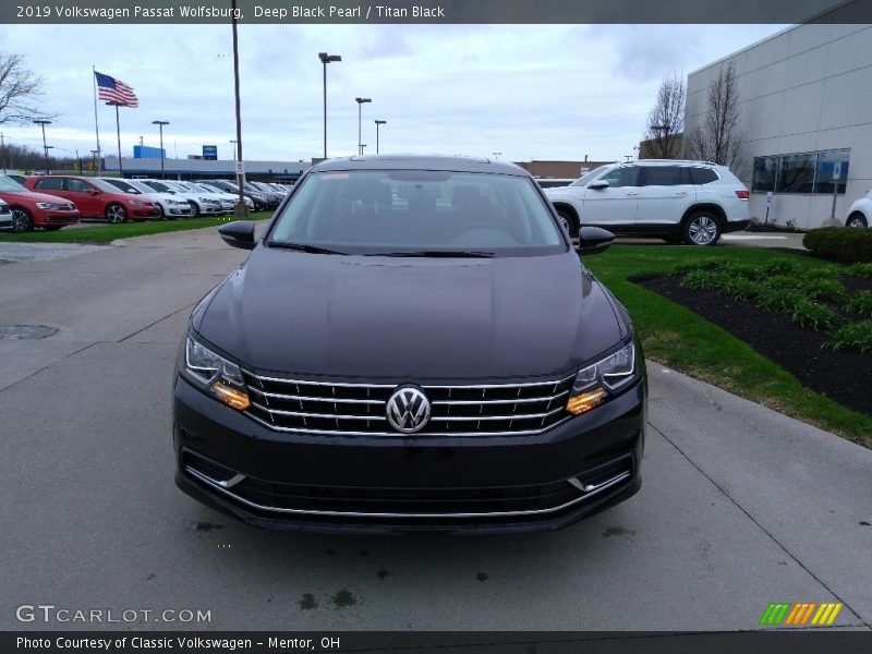 Deep Black Pearl / Titan Black 2019 Volkswagen Passat Wolfsburg