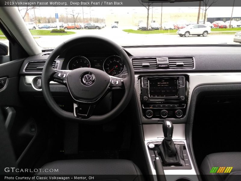 Deep Black Pearl / Titan Black 2019 Volkswagen Passat Wolfsburg