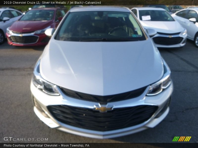 Silver Ice Metallic / Jet Black/­Galvanized 2019 Chevrolet Cruze LS