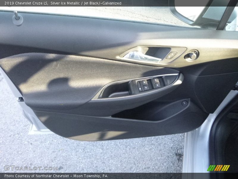 Silver Ice Metallic / Jet Black/­Galvanized 2019 Chevrolet Cruze LS