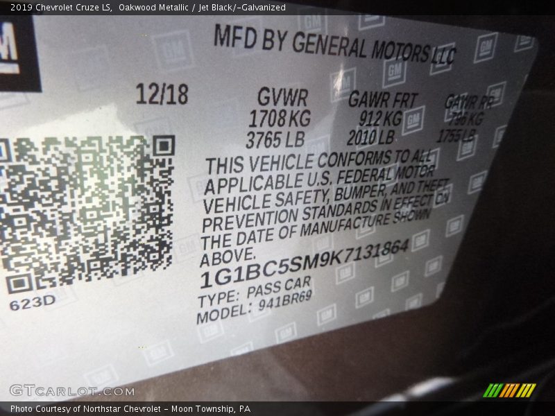 Oakwood Metallic / Jet Black/­Galvanized 2019 Chevrolet Cruze LS