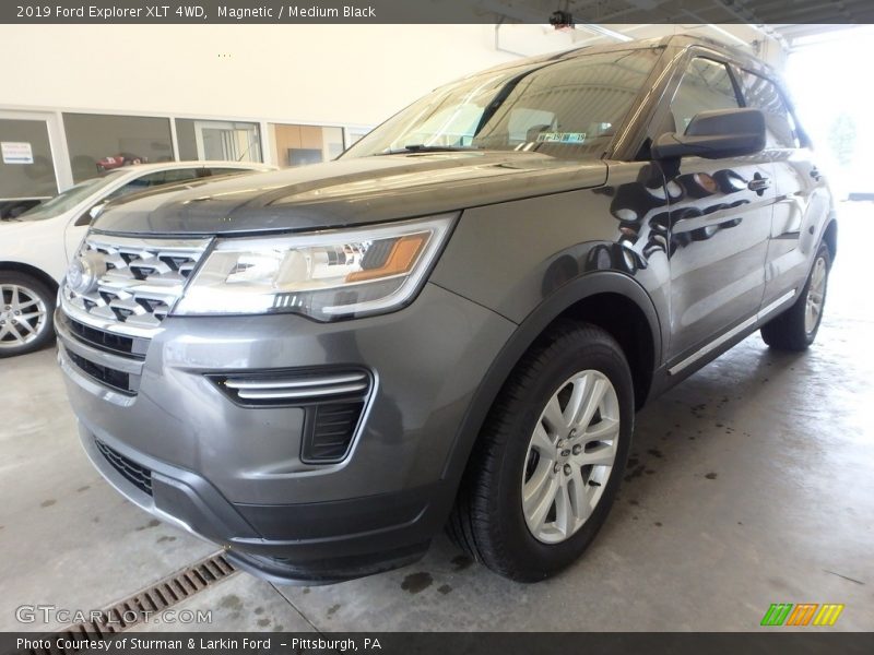 Magnetic / Medium Black 2019 Ford Explorer XLT 4WD