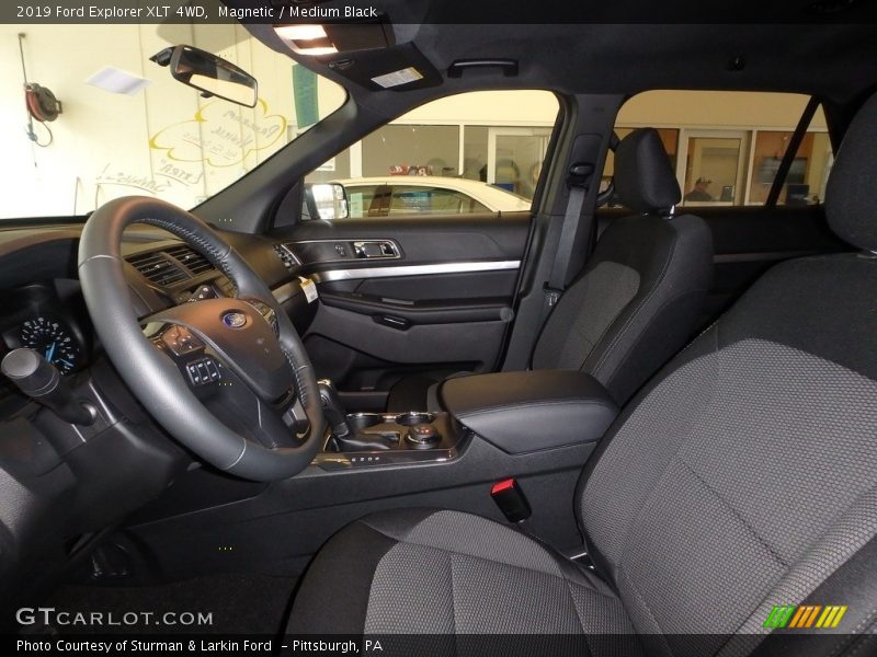 Magnetic / Medium Black 2019 Ford Explorer XLT 4WD