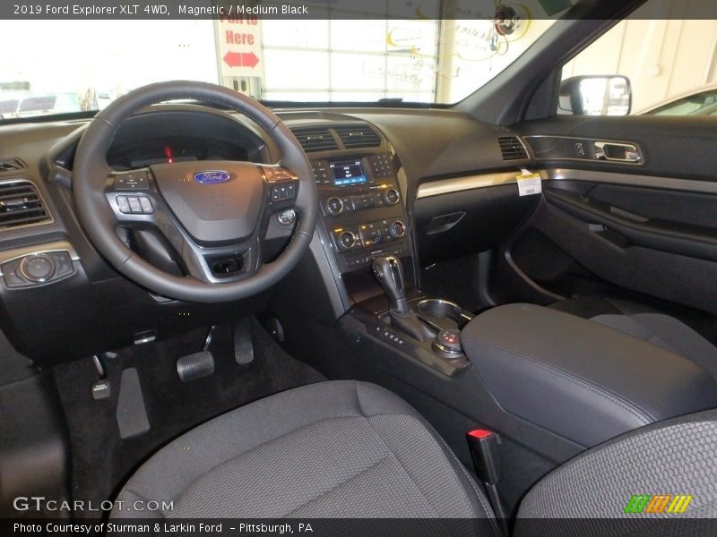 Magnetic / Medium Black 2019 Ford Explorer XLT 4WD
