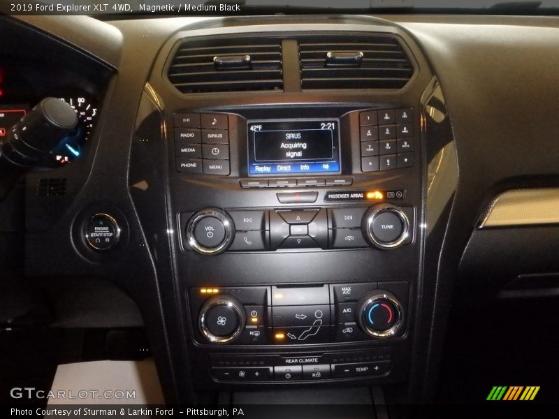 Magnetic / Medium Black 2019 Ford Explorer XLT 4WD