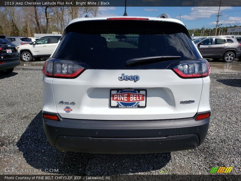 Bright White / Black 2019 Jeep Cherokee Latitude Plus 4x4