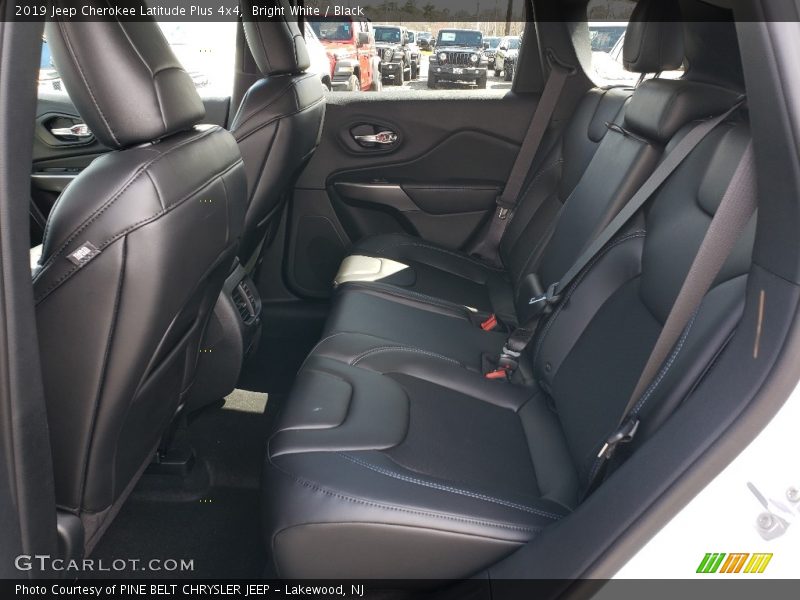 Bright White / Black 2019 Jeep Cherokee Latitude Plus 4x4