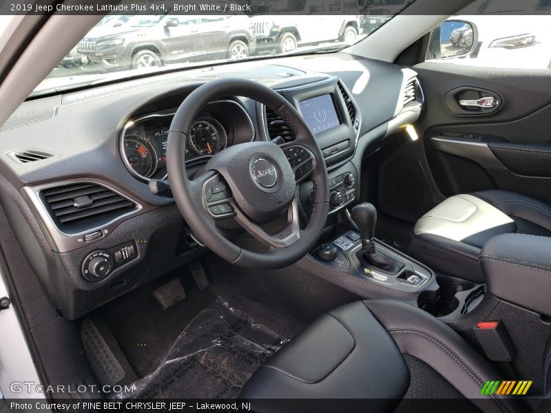 Bright White / Black 2019 Jeep Cherokee Latitude Plus 4x4