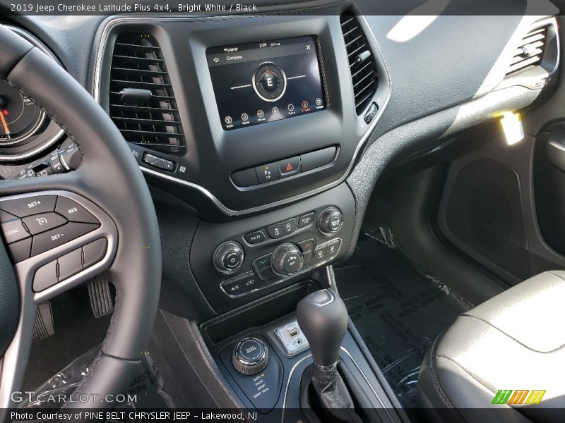 Bright White / Black 2019 Jeep Cherokee Latitude Plus 4x4