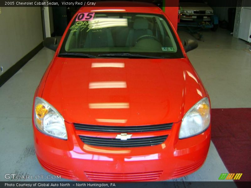 Victory Red / Gray 2005 Chevrolet Cobalt Sedan