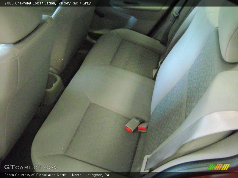 Victory Red / Gray 2005 Chevrolet Cobalt Sedan