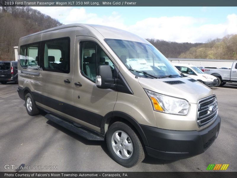 Front 3/4 View of 2019 Transit Passenger Wagon XLT 350 MR Long
