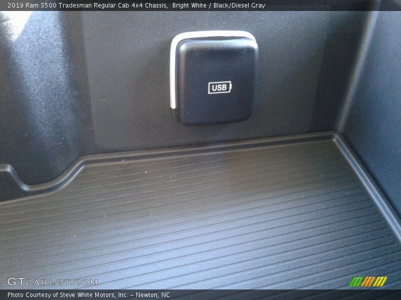 Bright White / Black/Diesel Gray 2019 Ram 3500 Tradesman Regular Cab 4x4 Chassis