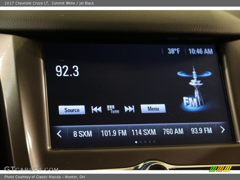 Summit White / Jet Black 2017 Chevrolet Cruze LT