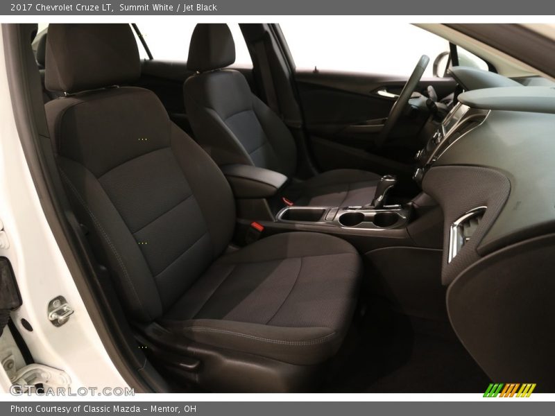 Summit White / Jet Black 2017 Chevrolet Cruze LT