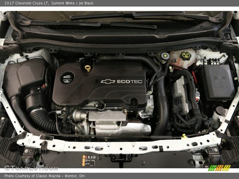 Summit White / Jet Black 2017 Chevrolet Cruze LT
