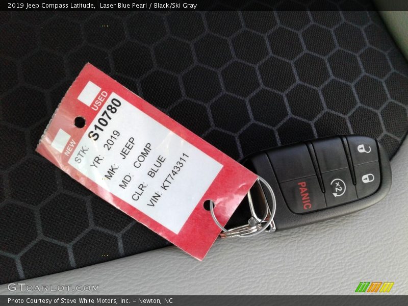 Laser Blue Pearl / Black/Ski Gray 2019 Jeep Compass Latitude